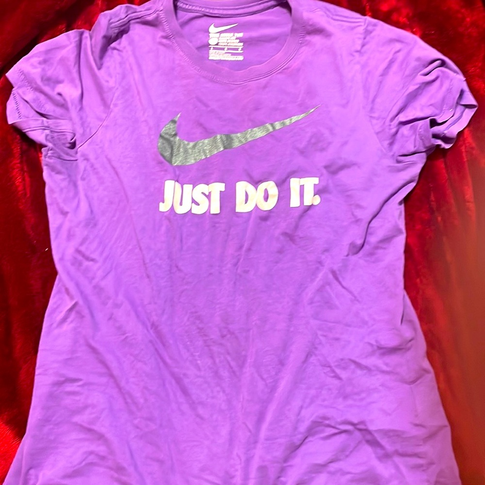 Purple nike girls tee shirt